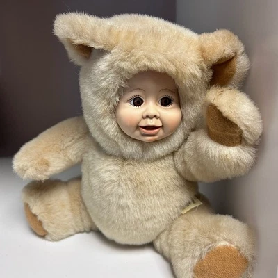 Muñeca de oso de peluche crema de felpa 1990 Foto 1 de 4