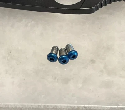 Tornillos de acero inoxidable azul caramelo para clip de cuchillo tenaz persistencia Spyderco Foto 1 de 3