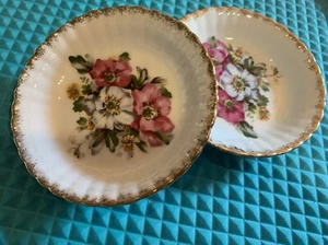 Set o two Teetassen Untertassen Made in Japan Floral Blume mit Goldrand - Bild 1 von 6