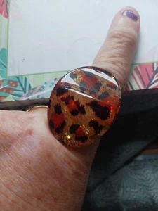 Betsey Johnson Ring Statement Large Leopard Color Oval Shape Wavy Lòok Sz 7 - Picture 1 of 5