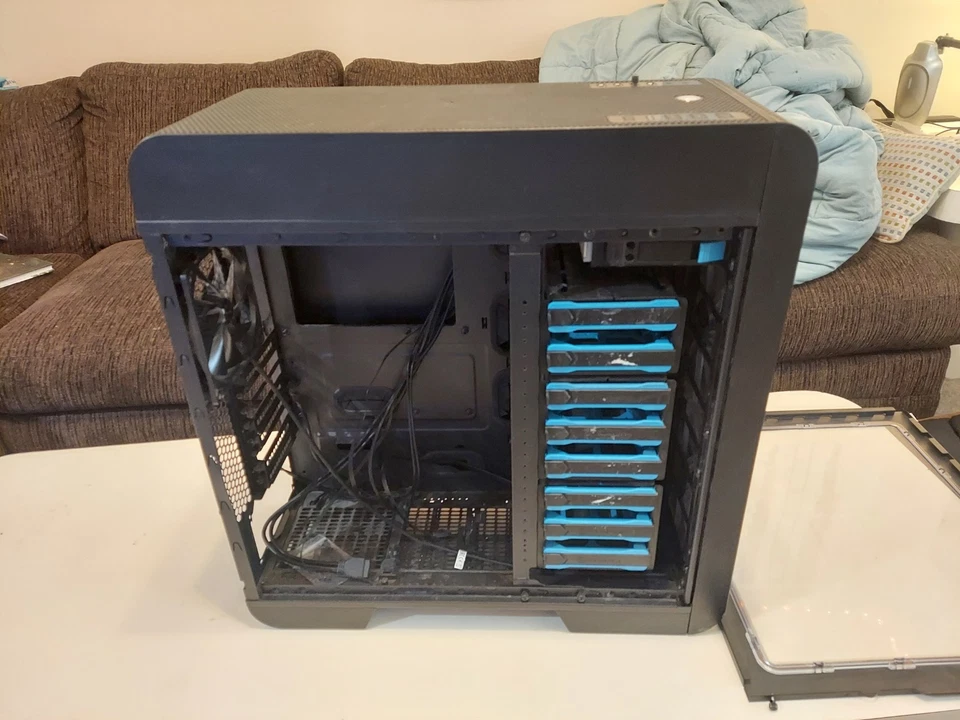 Thermaltake Core V71 Extreme Full Tower - CA-1B6-00F1WN-00 - Image 1 of 4