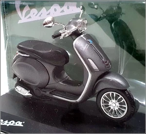 Altaya 1/18 Scale Diecast #7 - Piaggio Vespa Sprint ABS - Grey - Picture 1 of 5