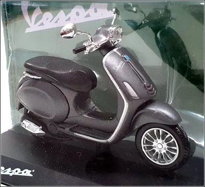 Altaya 1/18 Scale Diecast #7 - Piaggio Vespa Sprint ABS - Grey - Image 1 of 4