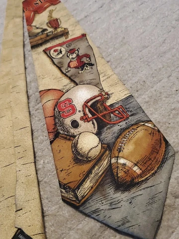 NC State Wolfpack Necktie 100% Silk Retro Style ~ EUC! ~ Fast Shipping! Cover
