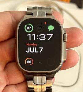 Apple Watch Ultra 49 mm titane AT&T - Photo 1 sur 13