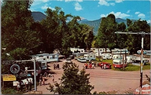 Postal de Colorado Springs CO de la década de 1960 "PIKE'S PEAK TRAILER PARK" autopista 24 en carretera - Imagen 1 de 2