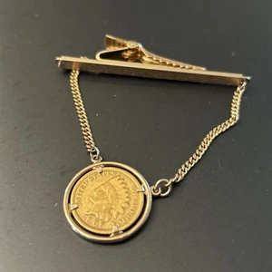 Anson Men’s Tie Clip With 1906 Indian Head Penny Gold Tone - Picture 1 of 5