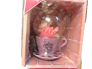 Parque Globo de Nieve Disney ""We're All Mad Here"" Gato de Cheshire exclusivo Nuevo en Caja - Imagen 1 de 6