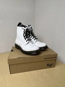 Dr. Martens Womens White Fashion Boots Size 8 (6210786) READ - Picture 1 of 6
