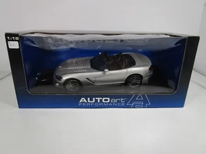 AUTOART 1/18 PERFORMANCE SILVER 2003 DODGE VIPER SRT-10 NEU *BOX AUSGABE* LESEN - Bild 1 von 10