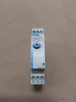 CROUZET MHR1 TIMER RELAY 0.1 sec-100 hours Din rail mount 24VDC, 24-240 VAC   - Image 1 of 3
