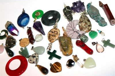 Lot#287 Tolles Konvolut gemischte Halbedelsteine Koralle Kristall Charms Fundstücke - Bild 1 von 2
