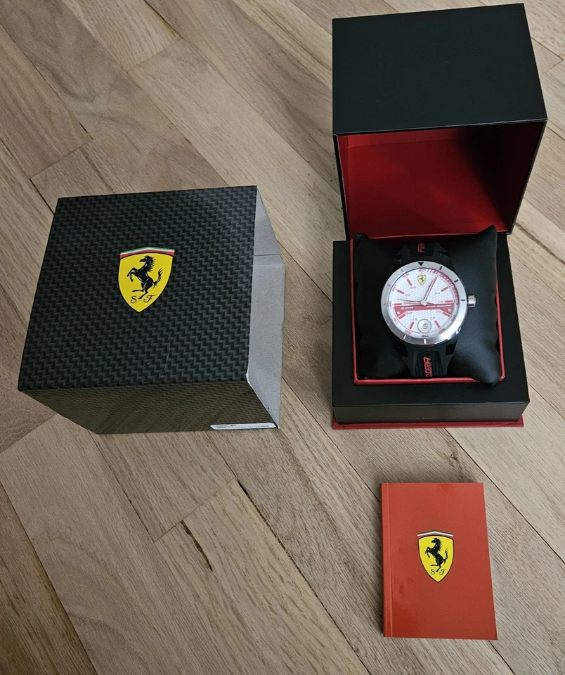 Nuevo reloj de cuarzo de lujo Ferrari sin usar Foto 1 de 4