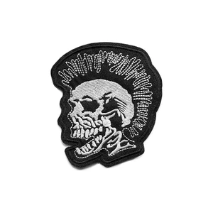 Parche bordado punk calavera mohawk planchado - vanguardista y audaz - Imagen 1 de 2