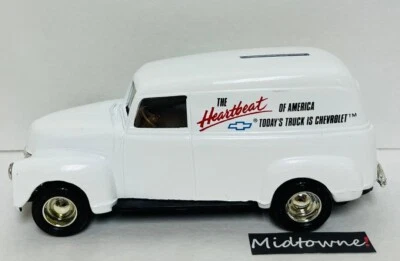 De colección Nuevo ERTL 1950 Chevrolet Panel Camión de Entrega Banco Escala 1:25 Die-cast Foto 1 de 4