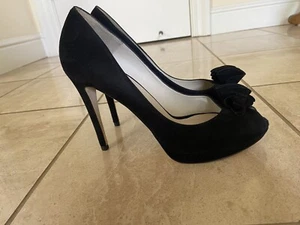 NEW Karen Millen Black Suede Peep Toe Ruffle Accent Platform High Heel 40 US 9.5 - Picture 1 of 6