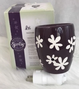 RETIRED Scentsy Nightlight Plug-In Warmer Plum Purple w White Flowers NEW - Picture 1 of 11