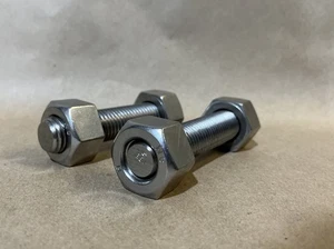 Lote de 2 - Perno con 2 tuercas hexagonales 8M H - 3/4”x4 B8M CL1 con 2 acero inoxidable - Imagen 1 de 6