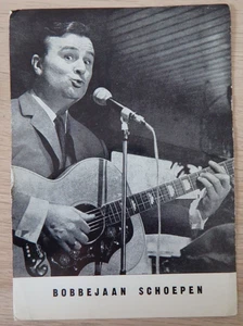 Rückseitiges Autogramm belgischer Sänger Musiker Bobbejaan Schoepen 1966(123477) - Picture 1 of 3