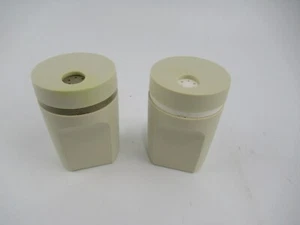 Juego de saleros y pimenteros Tupperware beige almendra #1471 camping picnic vintage - Imagen 1 de 8