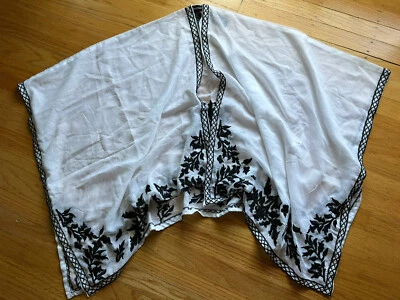 NUEVO CON ETIQUETAS CUBIERTA DE GASA BORDADA BEBE TALLA ÚNICA  Foto 1 de 4