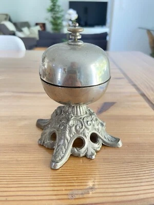 Ancienne sonnette de comptoir  d'hôtel  de table   à mécanisme tournant - Photo 1/4