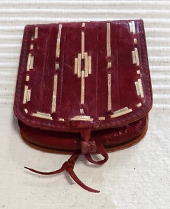 Portamonete arabo anni 30 in pelle finemente decorato, usato in buone condizioni - Foto 1 di 4