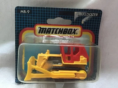 MATCHBOX MB 9 BULLDOZER WITH RED CAB ( RED CAB )   - ON UNOPENED CARD - Image 1 of 2