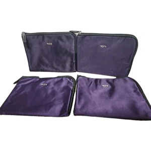 TUMI per Delta Airlines Amenity Cosmetics Bags Set di 4 Sacchetti Viola con Cerniera - Foto 1 di 10