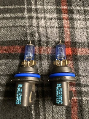 SYLVANIA 9007 HB5 SilverStar zXe Gold Halogen Headlight Bulb, set of 2 - Image 1 of 4