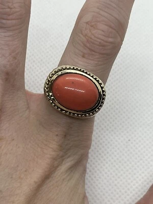 18k Yellow Gold 6ct Coral Ring Size 9 (P71) - Image 1 of 4