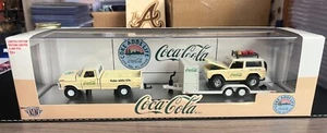 M2 Machines 2023 Coca-Cola Hauler - 1969 Ford F-100 4X4 & 1966 Ford Bronco Tan - Bild 1 von 5