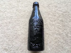 VINTAGE SAMUEL VINCENT SOUTH SHIELDS HALF PINT BLACK GLASS BEER BOTTLE - Picture 1 of 7