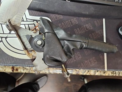 PLYMOUTH PROWLER 99-02 OEM USADO MANIJA DE ESTACIONAMIENTO DE EMERGENCIA NIVELADOR DE FRENO Foto 1 de 4