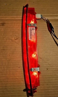 Terceira luz de freio traseira 2008 RENAULT CENIC 8200073239 EM FUNCIONAMENTO  - Imagem 1 de 4