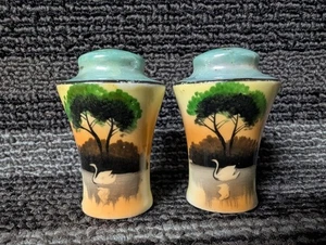 Vintage handbemalte Japan Salz & Pfefferstreuer quadratisch Made in Japan "rote Tinte". - Bild 1 von 4