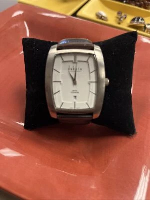 Reloj de pulsera analógico Dakota Watch Co. con correa de hebilla y movimiento de cuarzo Foto 1 de 4