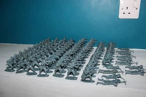 100 GERMAN INFANTRY AIRFIX (3) NO TIP DAMAGE - Picture 1 of 15