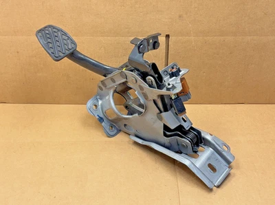 2009-2020 Nissan 370z Manual Transmission Clutch Shift Pedal Pad PO36 OEM - Image 1 of 4