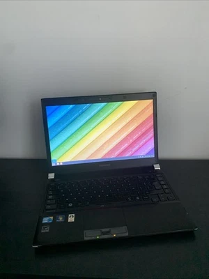 Toshiba Protégé R700-1EZ/  13" Core i3 -2.5 3GHz - HDD 320Go - 6Go AZERTY/#138 - Photo 1/4