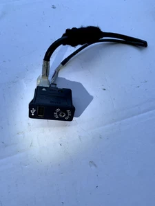 BMW X3 PUERTO SOCKET AUX/USB 2013 F25 2.0D (2010-2014) 9237653 - Imagen 1 de 9