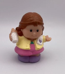 Figura Fisher Price Little People 2001 MAMÁ SOSTENIENDO BIBERÓN Eructo Paño Alimentación Bebé - Imagen 1 de 2