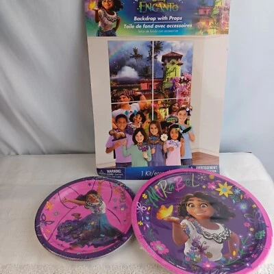 Lote de platos de cumpleaños Disney Encanto telón de fondo con accesorios Foto 1 de 4