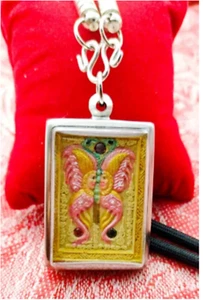 Amuleto Tailandés Kruba Krissana Mariposa Polvo Sagrado Colgante Amor Dije - Imagen 1 de 4