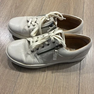 Born Tan Sneakers With Laces And Zippers - Picture 1 of 10