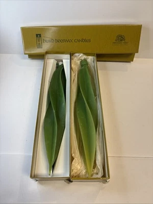 2 Vtg Hurd Beeswax Candles Spiral 12" Taper Christmas Green Freemark Abbey - Image 1 of 4