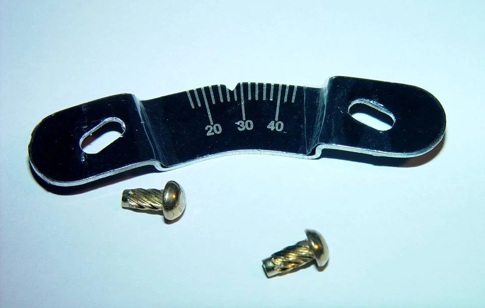 Norton Commando Mk III, 1975-77, PLACA INDICADORA DE TIEMPO Y TORNILLOS Foto 1 de 2