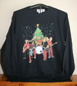 Band playing in front of a Christmas tree Long Sleeve T-Shirt, XL in Black - Foto 1 di 6