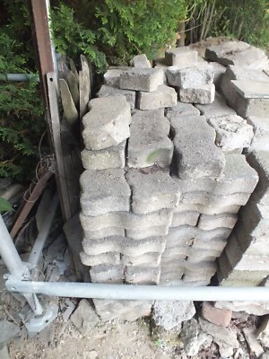 Beton Knochen Pflastersteine gebraucht 24x12x5 Sanierung Platten Pflaster Steine - Bild 1 von 4
