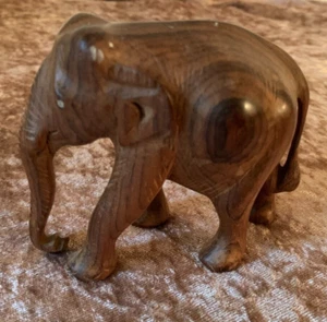Handgefertigte dekorative Tierfigur aus Holz geschnitzt, Elefant (336) - Bild 1 von 3